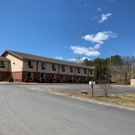 Super 8 By Wyndham Tilton/Lake Winnipesaukee Buitenkant foto