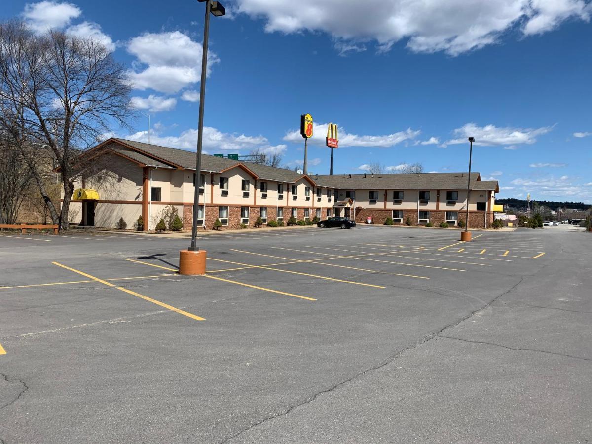 Super 8 By Wyndham Tilton/Lake Winnipesaukee Buitenkant foto
