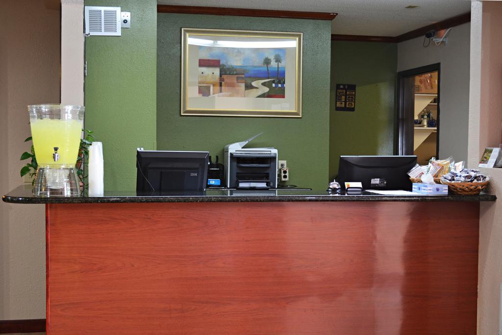 Super 8 By Wyndham Tilton/Lake Winnipesaukee Buitenkant foto